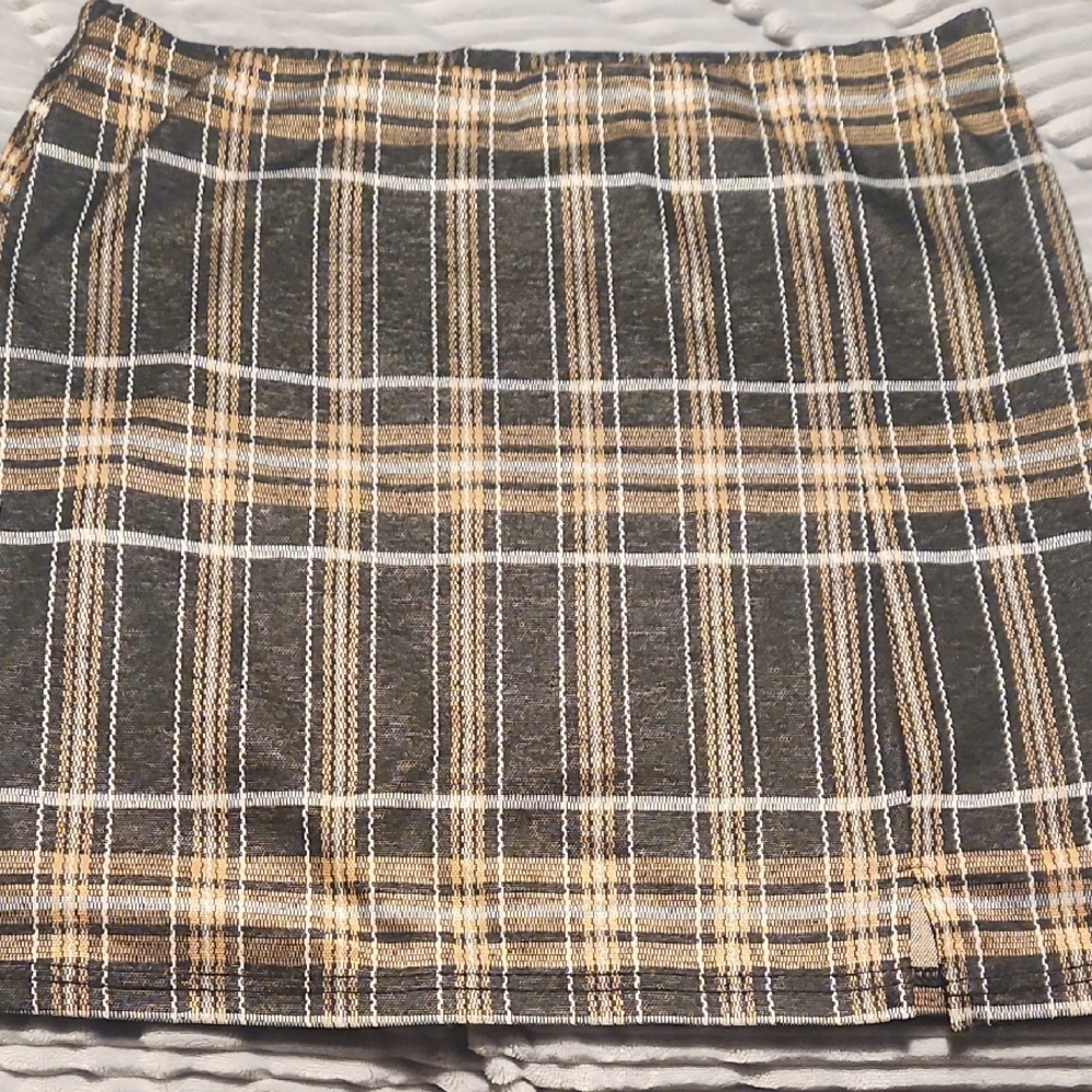 Chic Plaid Mini Skirt in Gray and Tan